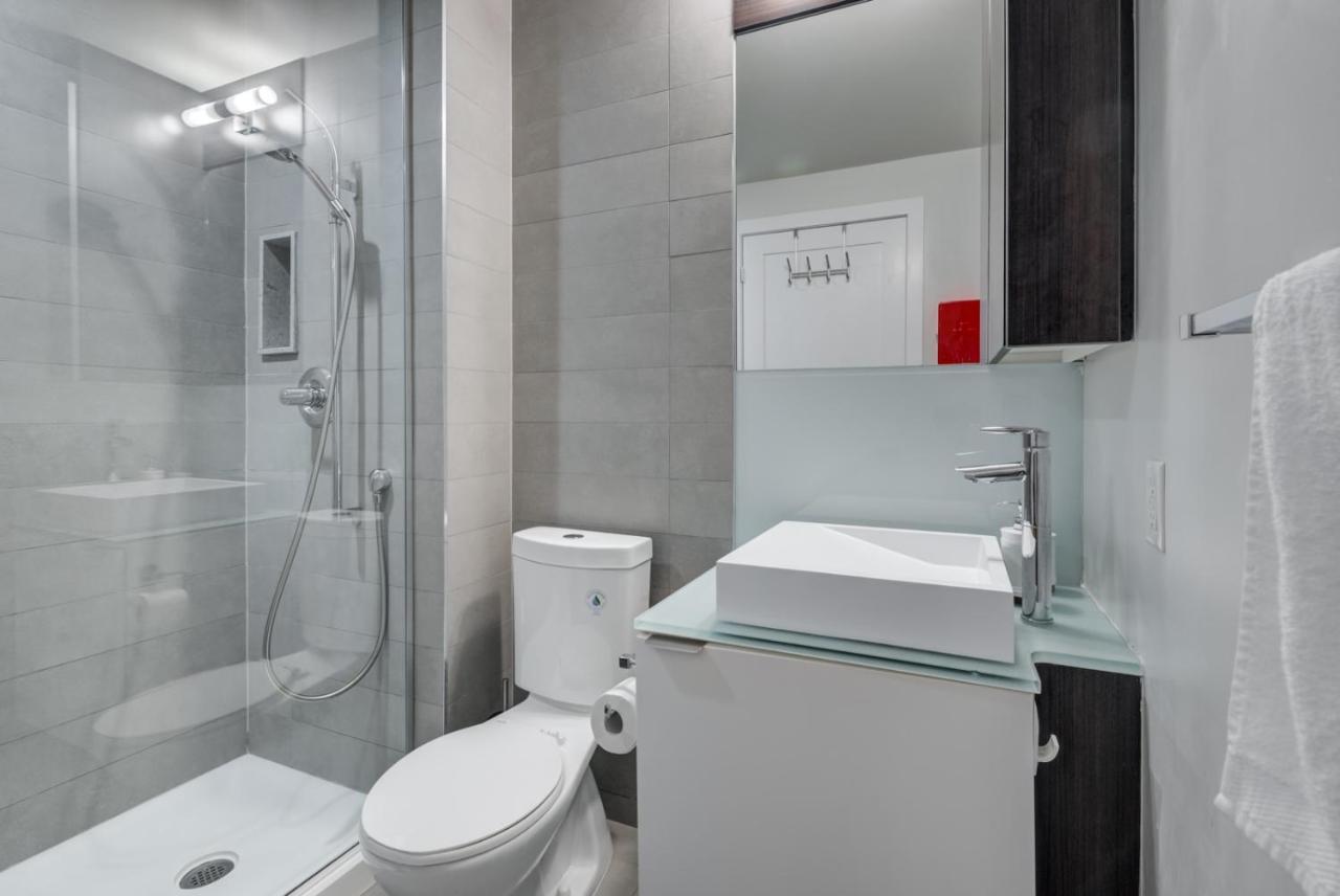 Апартаменты Luxury Adventure Cn Tower/Mtcc/Scotiabank Arena Торонто Экстерьер фото